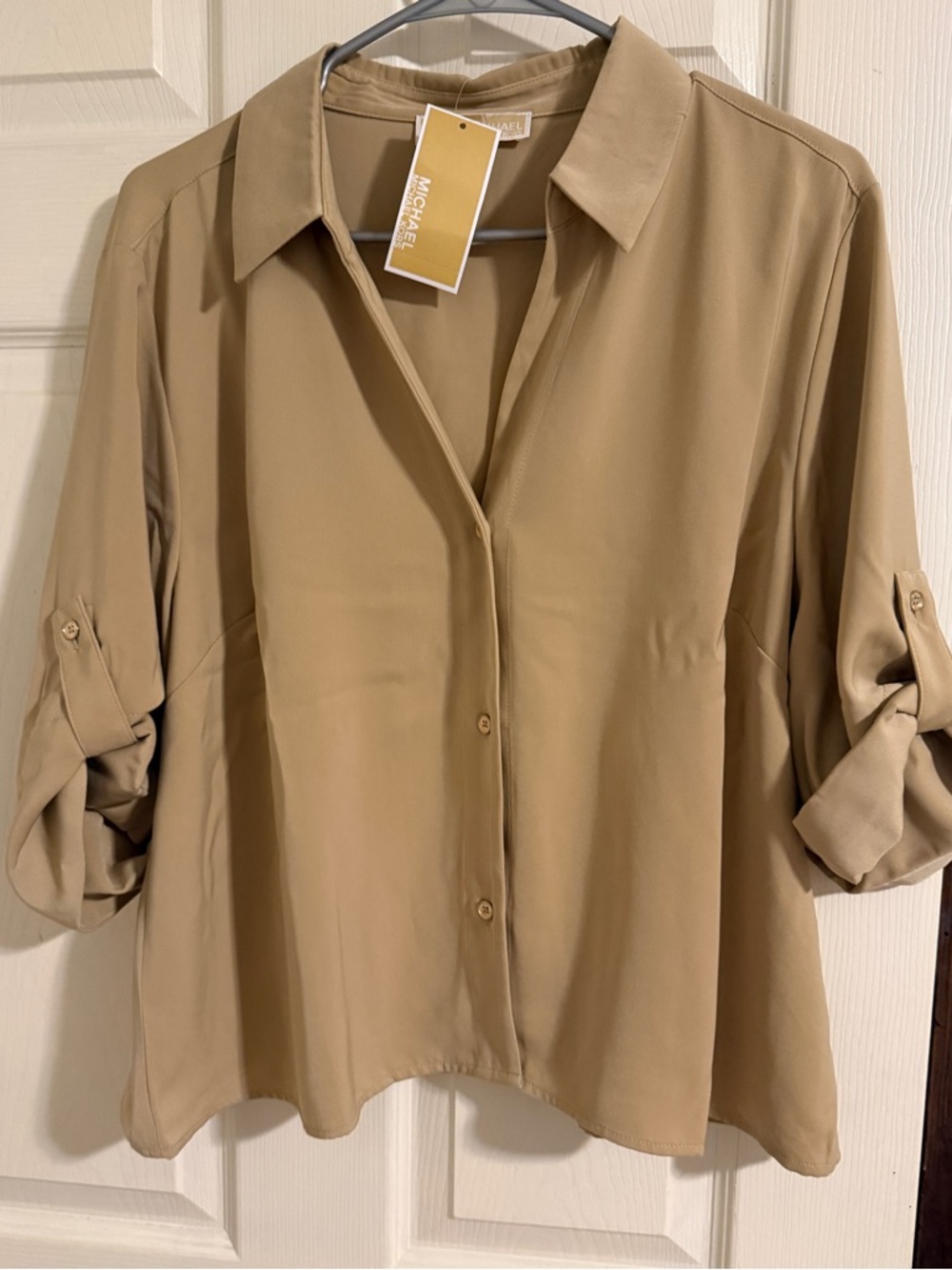 MICHAEL Michael Kors Beige Button-Front Roll-Sleeve Blouse - Picture 4 of 4